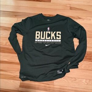 Nike Boy’s Milwaukee Bucks Long-Sleeve Shirt in Dark Green and Cream